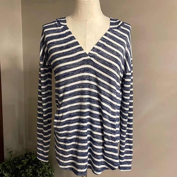 Banana Republic Tops - BANANA REPUBLIC women’s LUXESPUN striped hoodie blue white pullover stretchy XS